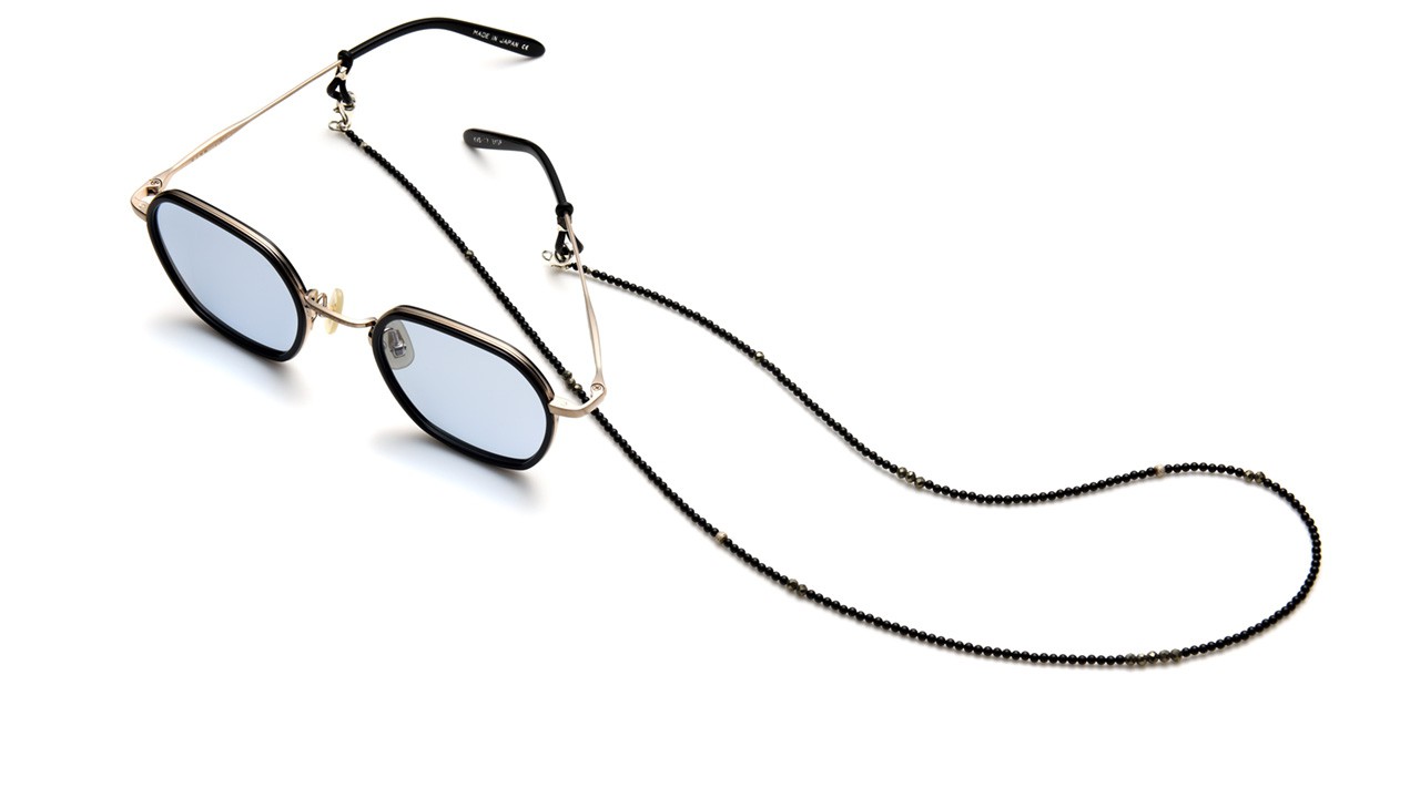 メガネがもっと魅力的になる!? 上品グラスコードはコレ！ | メンズ