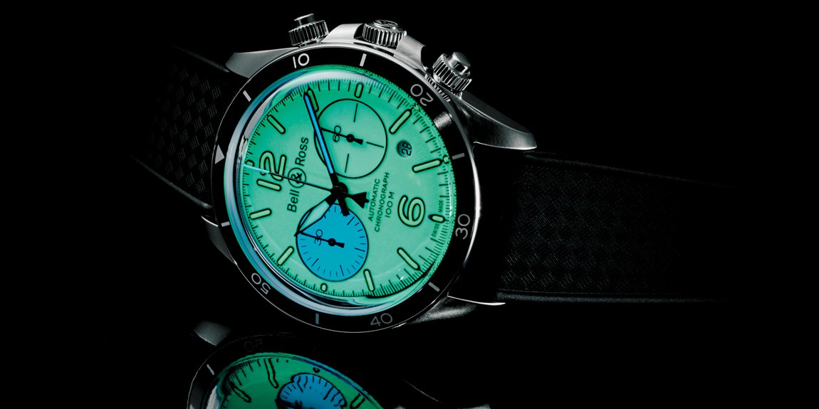 1本で2度オイシイ腕時計。“光”で昼から夜に印象チェンジ！ | メンズ