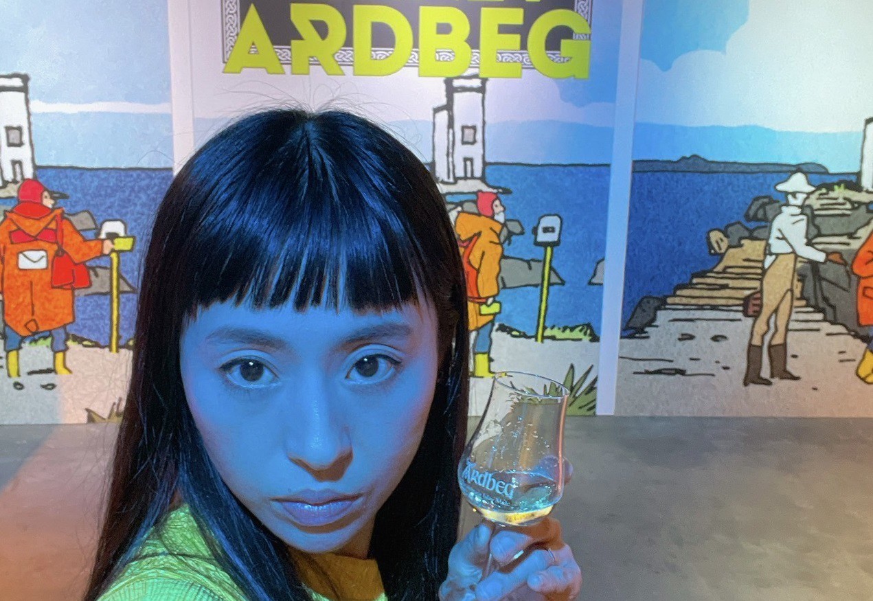 美女も夢中になるアイラ島のニクいヤツ、「アードベッグ」ってどんな