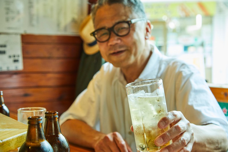 酒場の達人、牧野伊三夫さんと高円寺はしご酒 | ライフスタイル 