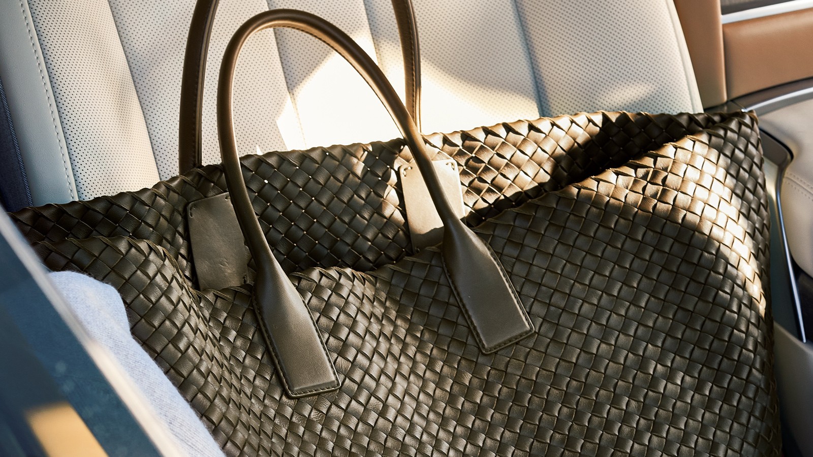 彼女を喜ばせる「ボッテガ・ヴェネタ」の新作コレクション | アイテム