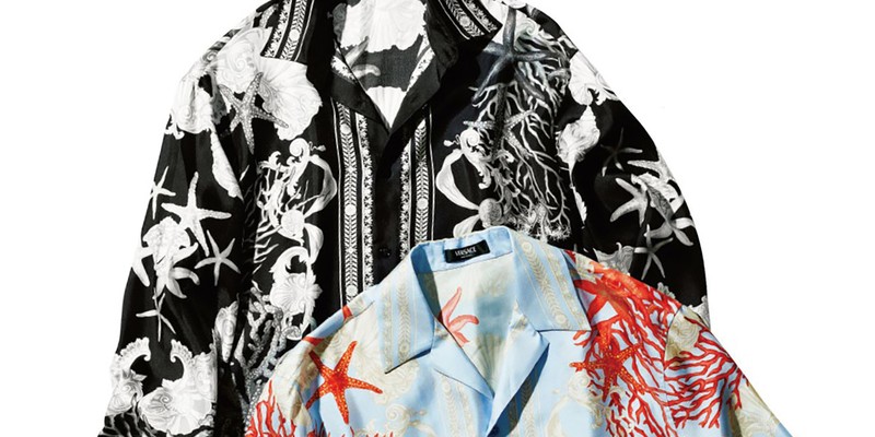 旅先でサラっと格好つけられる「ヴェルサーチェ」のシルクシャツ