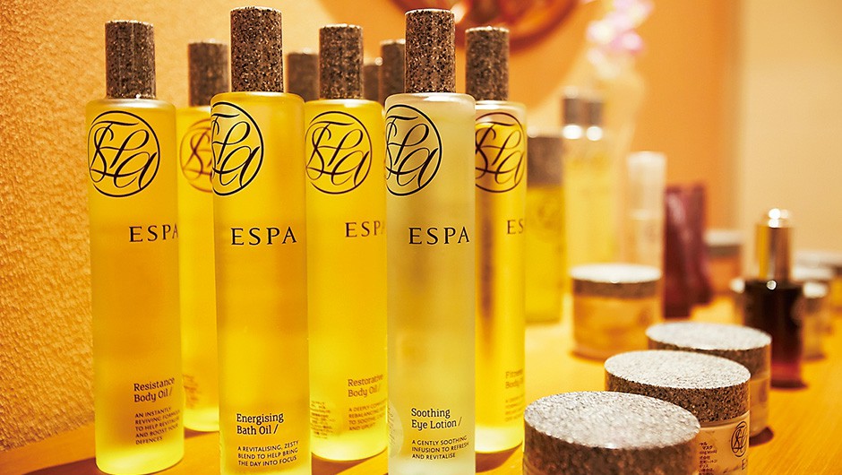 植物エキスを主な原料とした高品質の英国スパブランド「ESPA」のオイルなどを使った心地よいリラクゼーションを堪能することができる。