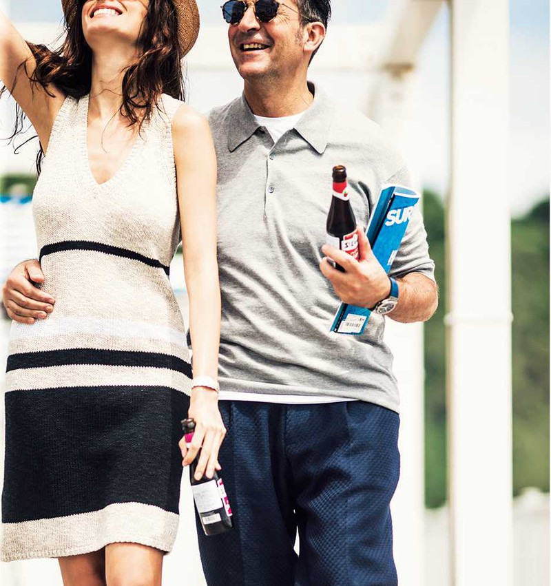 Berwich 豊かなバスケット織りがラグジュアリーな楽パン アイコンパンツとして人気を集める“SAKE 1P”の新作。表情豊かなバスケット織りとタックが、楽パンなのにラグジュアリーというスタイルを生み出します。パンツ2万8000円/ベルウィッチ(アマン) 織りによってパンツ自体にラグジュアリーな雰囲気があるので、旬のレトロポロに合わせると、パンツのラグジュアリー感はさらに際立ちます。男性●ポロシャツ2万7000円/ジョン スメドレー(リーミルズ エージェンシー)、カットソー(2枚パック)2500円/ヘインズ(ヘインズブランズ ジャパン)、サングラス3万5000円/オリバーピープルズ(オリバーピープルズ 代官山)、時計77万円/ウブロ、靴6万9000円/サントーニ(リエート) 女性●ワンピース4万6000円、靴4万5000円/ともにジェームス パース(ジェームス パース 青山店)、サングラス3万円/イエローズプラス(ジービーガファス)、バングル5万3000円/シンパシー・オブ・ソウル(S.O.S fp恵比寿本店)、ハットはスタイリスト私物