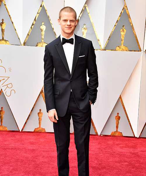 バリー•ジェンキンスほか、 「ディオール オム」のタキシード着用