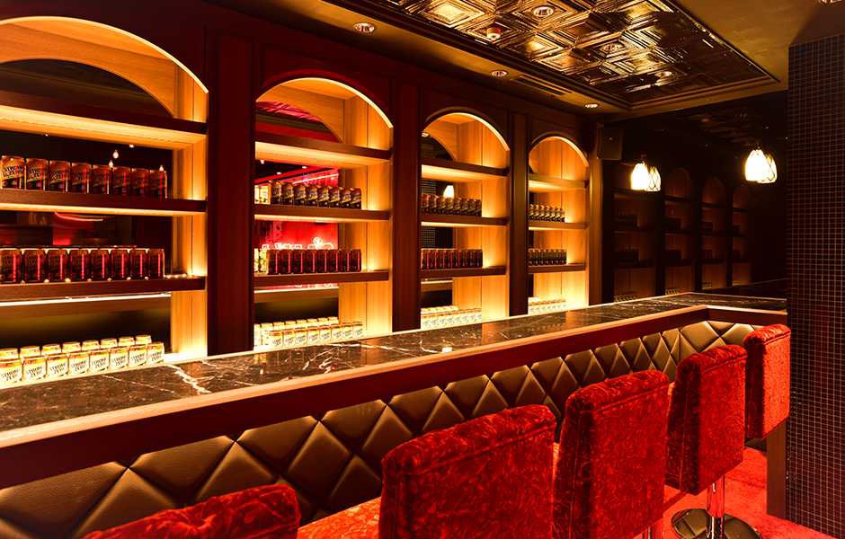 人気グラビアアイドルたちが1日ママを務める「週プレ酒BAR」