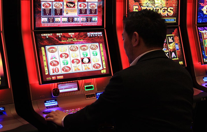 スロットマシン最大の特長はジャックポットによって一攫千金の夢があるということ。一撃で1000万円を掴むチャンスもある!?