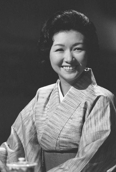  高峰秀子さん（1924年～2010年）／日本を代表する女優として知られ、戦前から活躍。代表作に『浮雲』、『カルメン故郷に帰る』、『二十四の瞳』、『喜びも悲しみも幾歳月』、『名もなく貧しく美しく』などがある。エッセイストとしても活躍し著書多数。