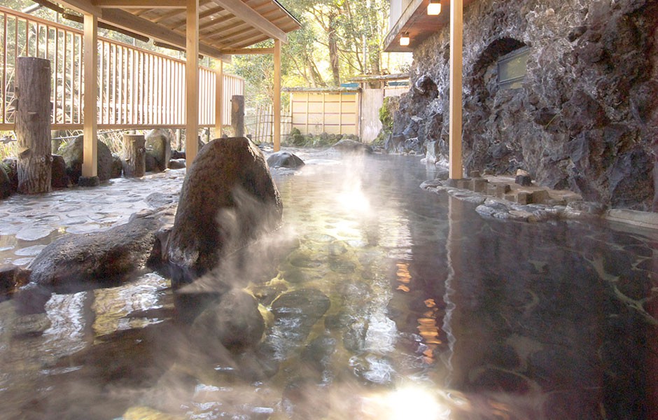 広々とした露天風呂に、お肌をしっとりとさせる保湿の湯で彼女も大満足。