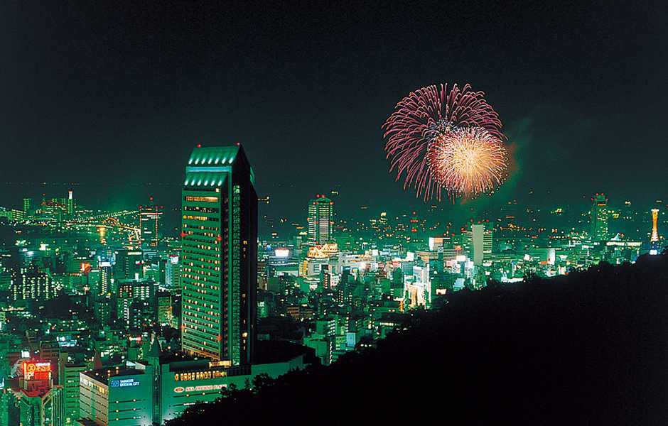 神戸山の手から美しい花火と夜景両方を楽しめます。