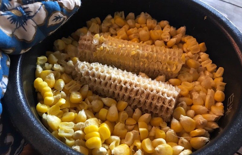 とうもろこしご飯 炊きたて 作り方 バター