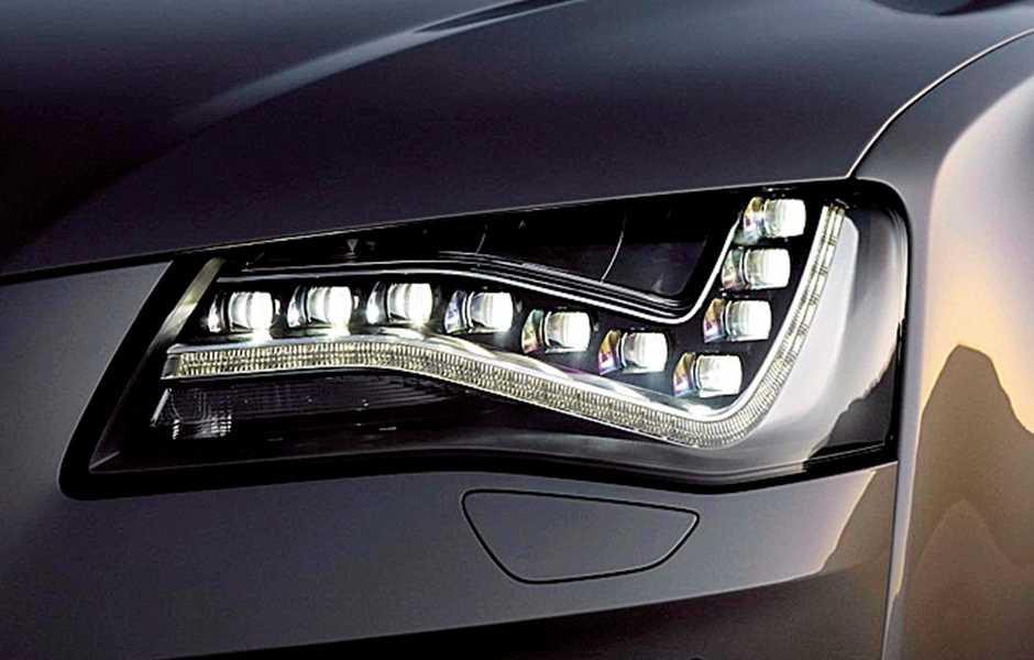 Audi A8 LEDヘッドライト アウディ・マトリクス