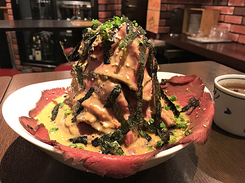 ワインダイナーヴィンゴ 四ツ谷店 飲めるローストビーフ丼ひつまぶし風「富士山」