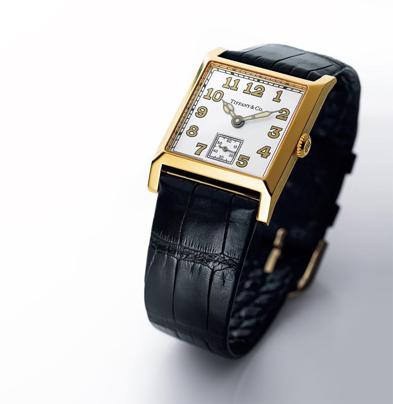 復刻モデル『ティファニー スクエア』から、腕時計とマスカラの接点を