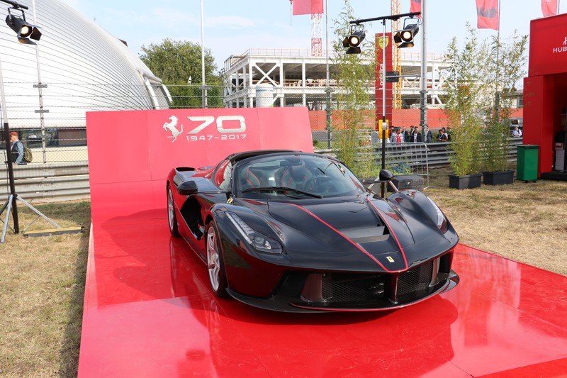 【未使用&ケース付き】フェラーリ×2台　ジャガー×2台　メルセデス×2台　計6台 フェラーリ296GTSとGTBを乗り比べる！ 2台同時に試乗して