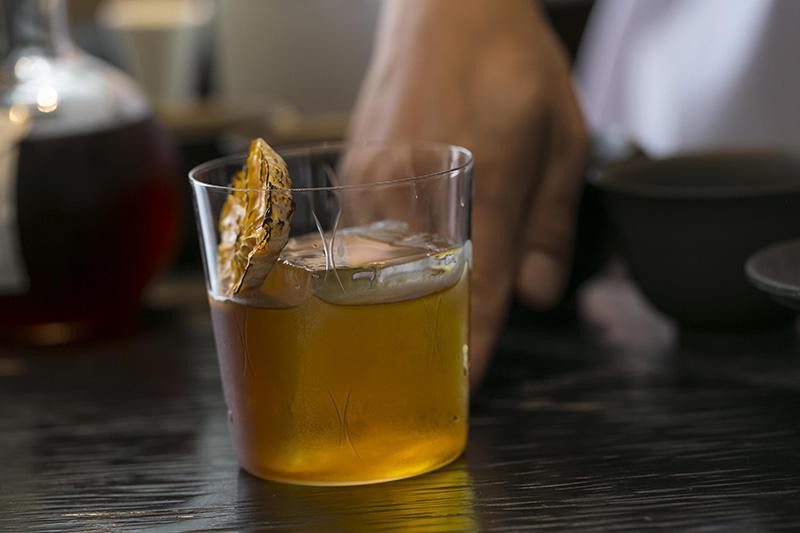 煎り番茶ウイスキーのネグローニ