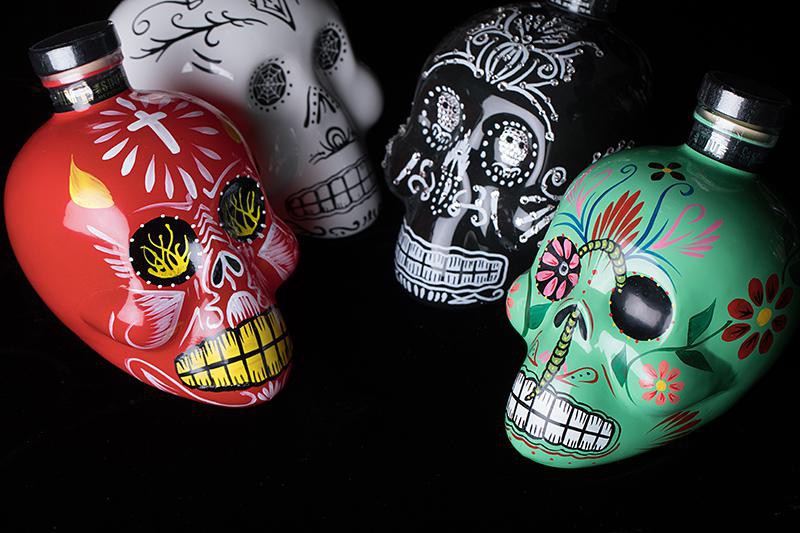 左から「SANGRE DE VIDA レポサド」(7000円)、「KAH ブランコ」(6500円)、「KAH エクストラアニェホ」(3万円)、「SANGRE DE VIDA メスカル」(8500円)