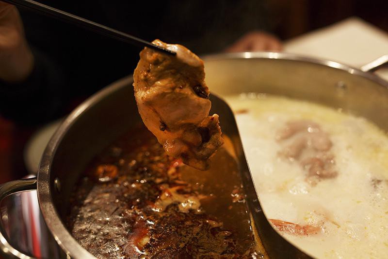 趙楊の正宗四川二色火鍋