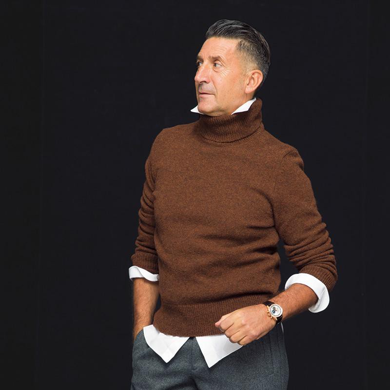 3万2000円／アミ アレクサンドル マテュッシ（アミ オモテサンドウ）、シャツ3万5000円／アヴィーノ ラボラトリオ ナポレターノ（ザ ソブリンハウス）、パンツ2万9000円／エストネーション、時計145万円／ゼニス