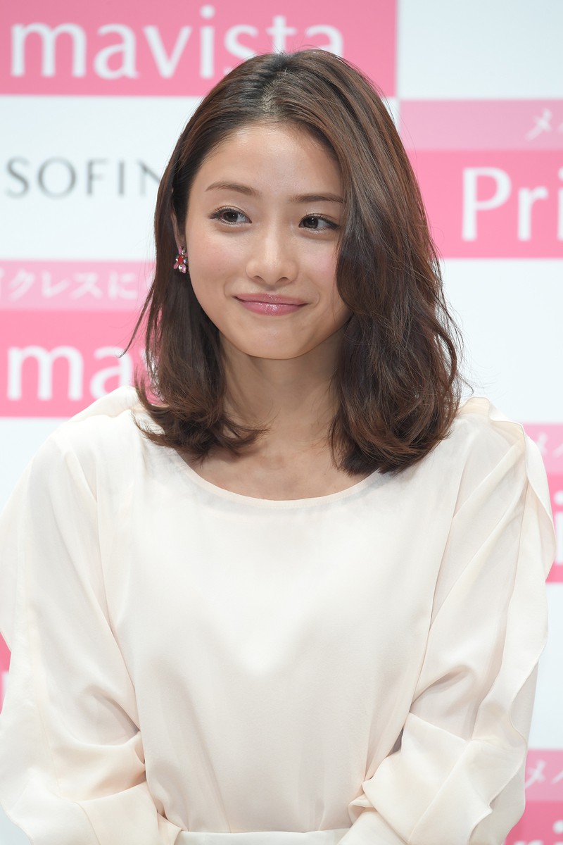 2016年の「世界で最も美しい顔100人」で第6位に選ばれた石原さとみさん