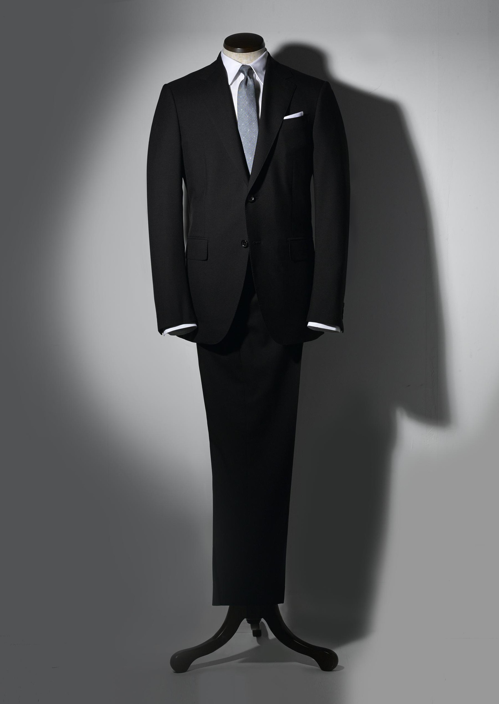 ルイ・ヴィトンの極上スーツは、オン・オフの自在っぷりも最高峰