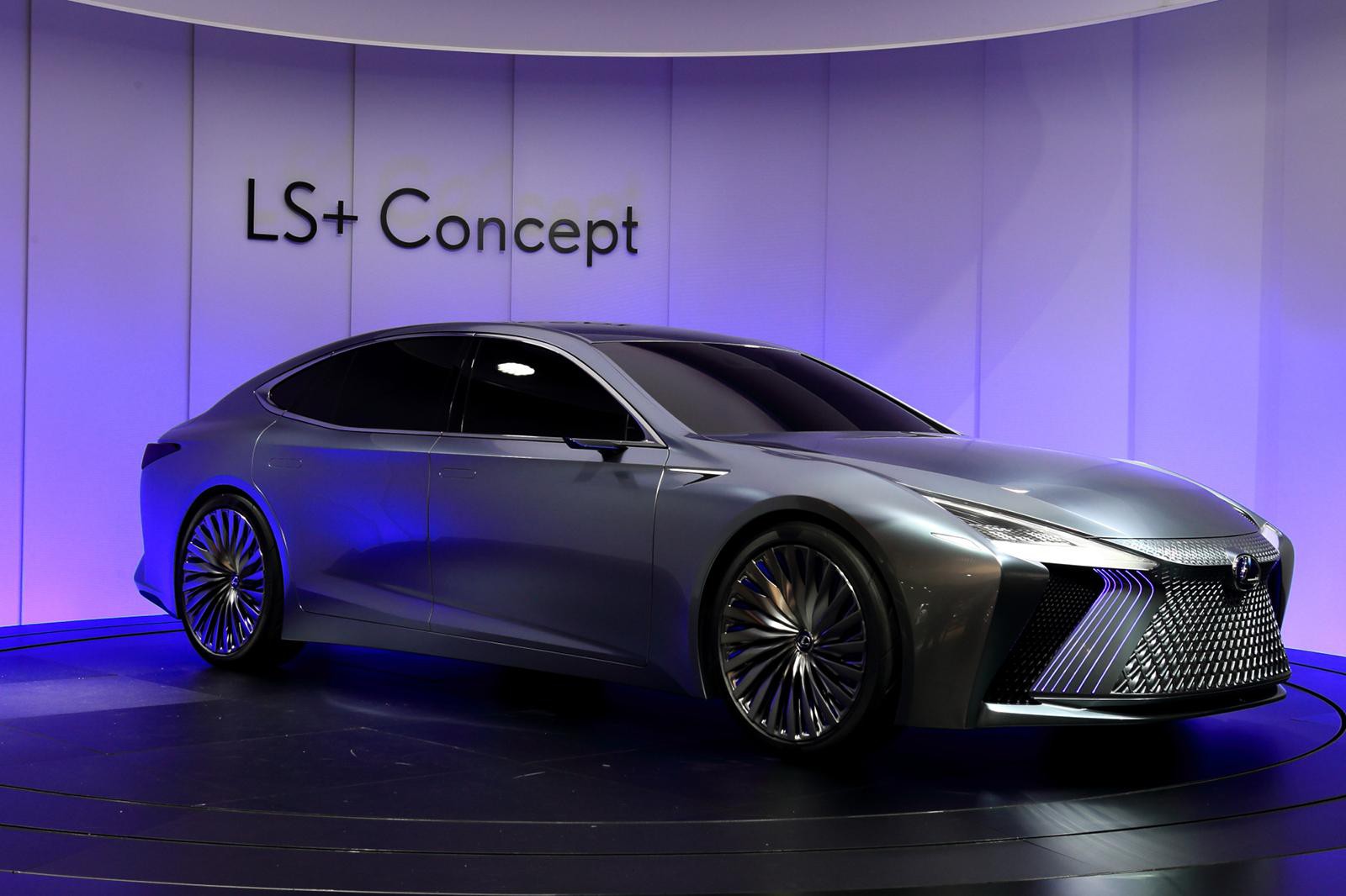 レクサスがワールドプレミアしたコンセプトカー「LS+コンセプト」。2020年には自動車専用道路での自動運転が可能になることを想定している