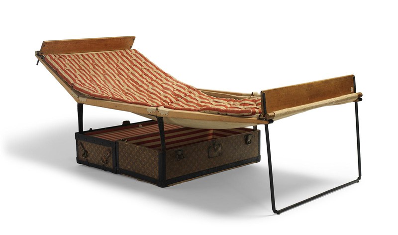 ベッド・トランク　モノグラム・キャンバス素材83×38×42　ケ・ブランリー美術館歴史コレクション・パリ