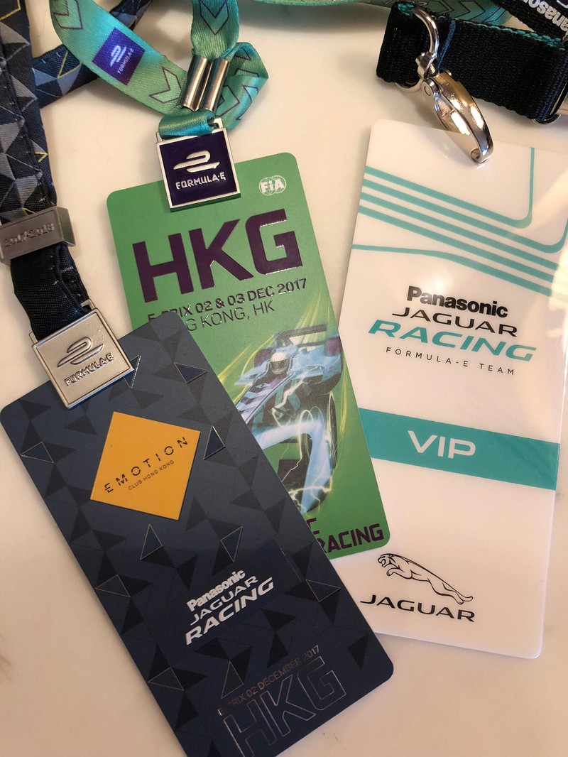 左から「EMOTION」パスは、いわゆるVPラウンジ用。真ん中がメディアパス。右端はパナソニックジャガーレーシングチームのゲストパス。今回はジャガーさんのご招待。ありがとうございました!