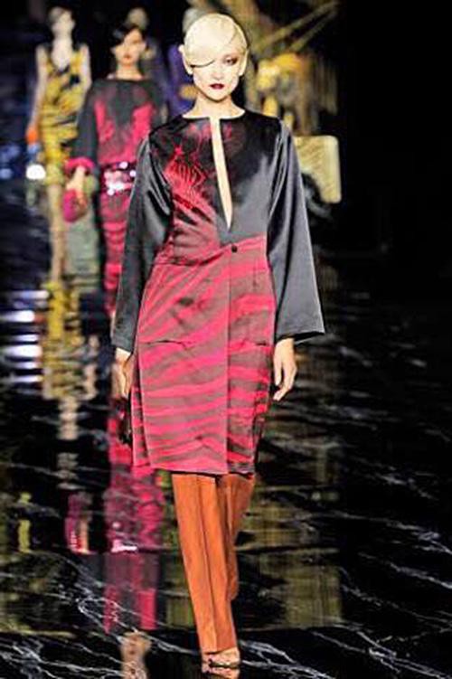 マーク・ジェイコブスによるルイ・ヴィトンのショー（2011年春夏）に出演した時の冨永 愛さん