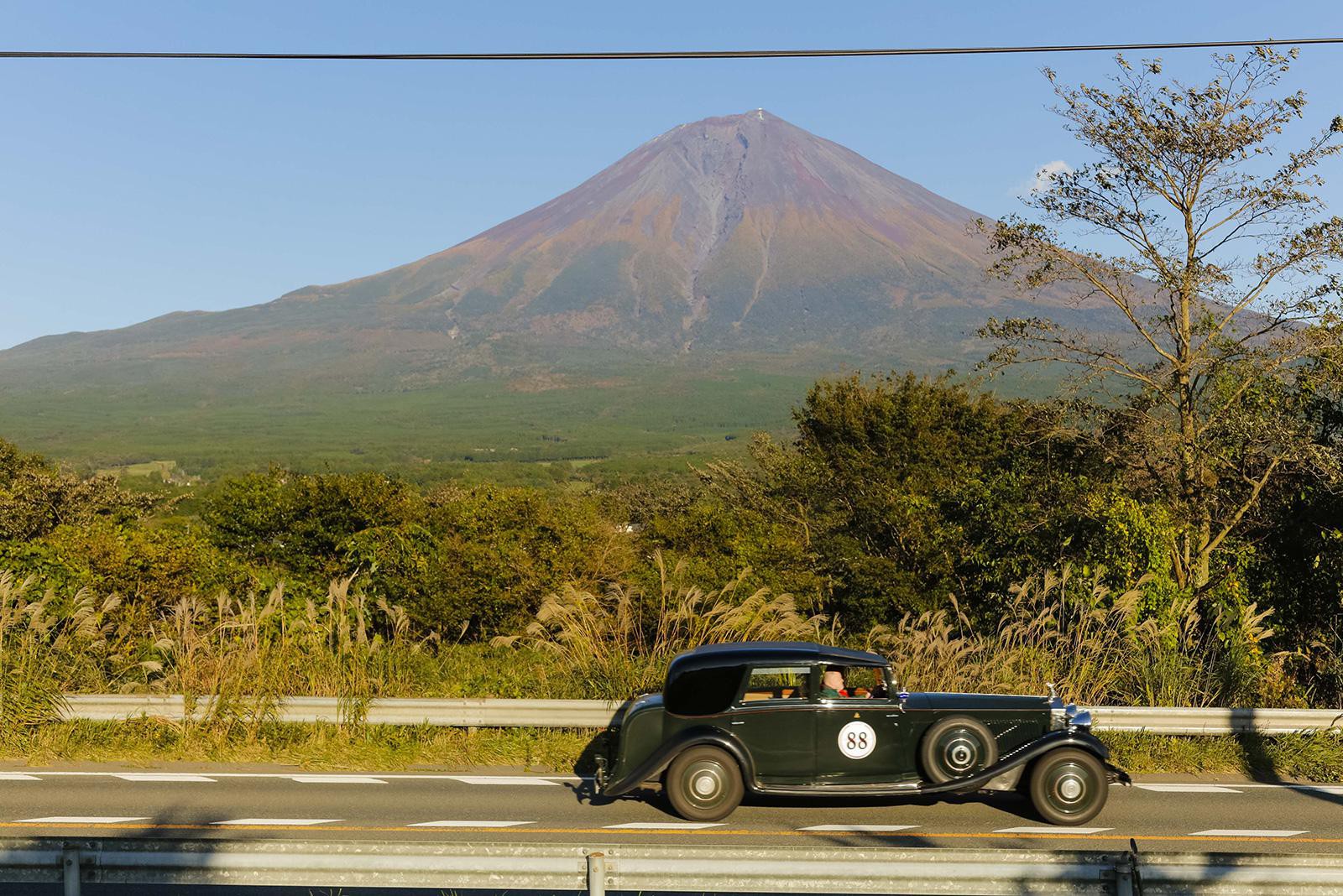 朝霧高原では、富士山がその雄大な姿を現した