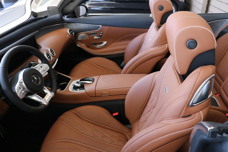 写真はメルセデスAMG S63 4MATIC+にオプションで用意される「AMGデジーニョ」という内装