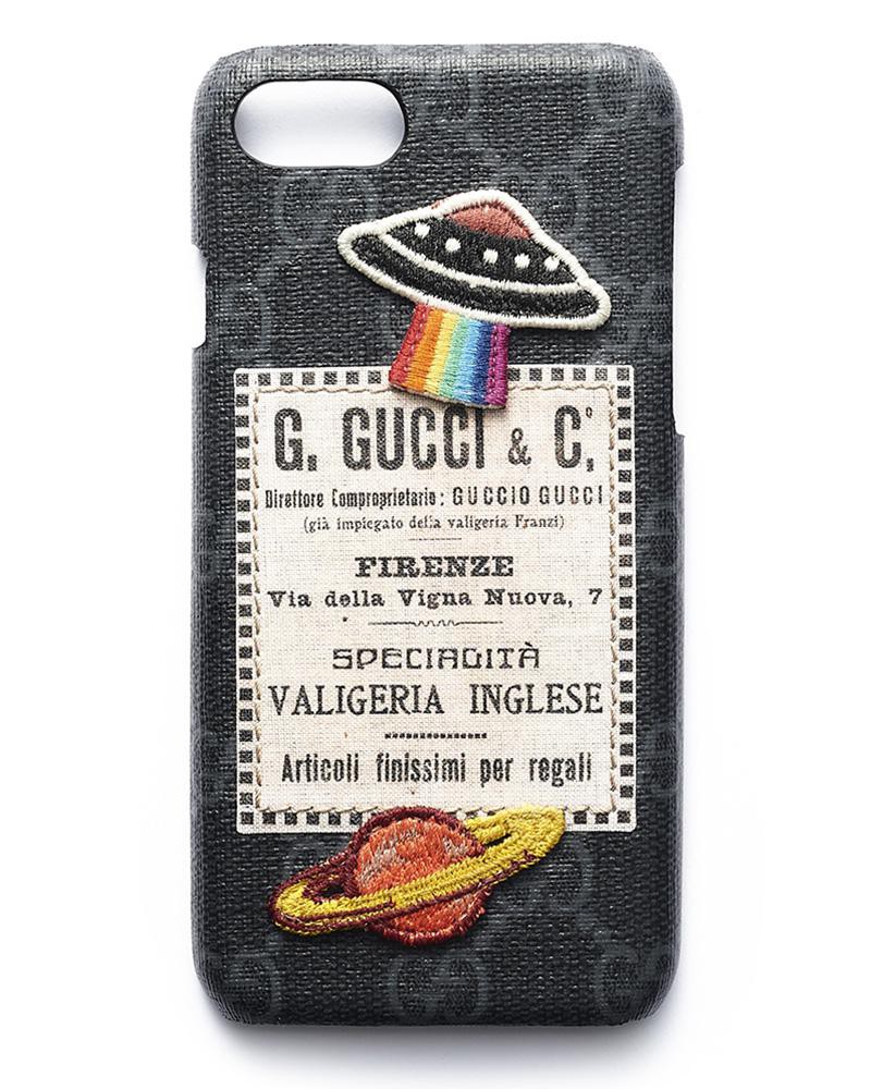 ケースに刺繍アップリケを乗せた意欲作です。なにせ、このカワイさです。「これ、欲しい~」なんておねだりされちゃうかも。iPhone7対応。4万円/グッチ(グッチ ジャパン)