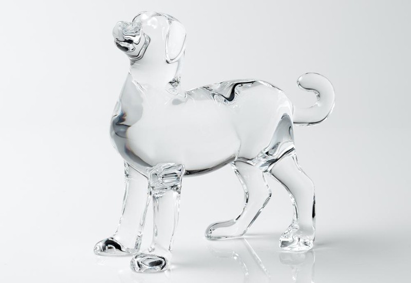 「干支 戌」クリア （H.11cm）3万3000円／バカラ（バカラショップ 丸の内）