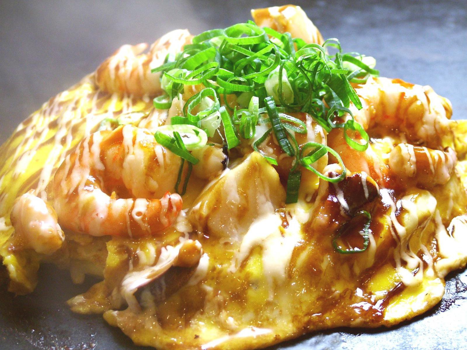 天現寺亭/お好み焼とろ~り玉子の海鮮天 1520円(税別)。ご自身で焼くか店にまかせるか希望を聞いてくれます。