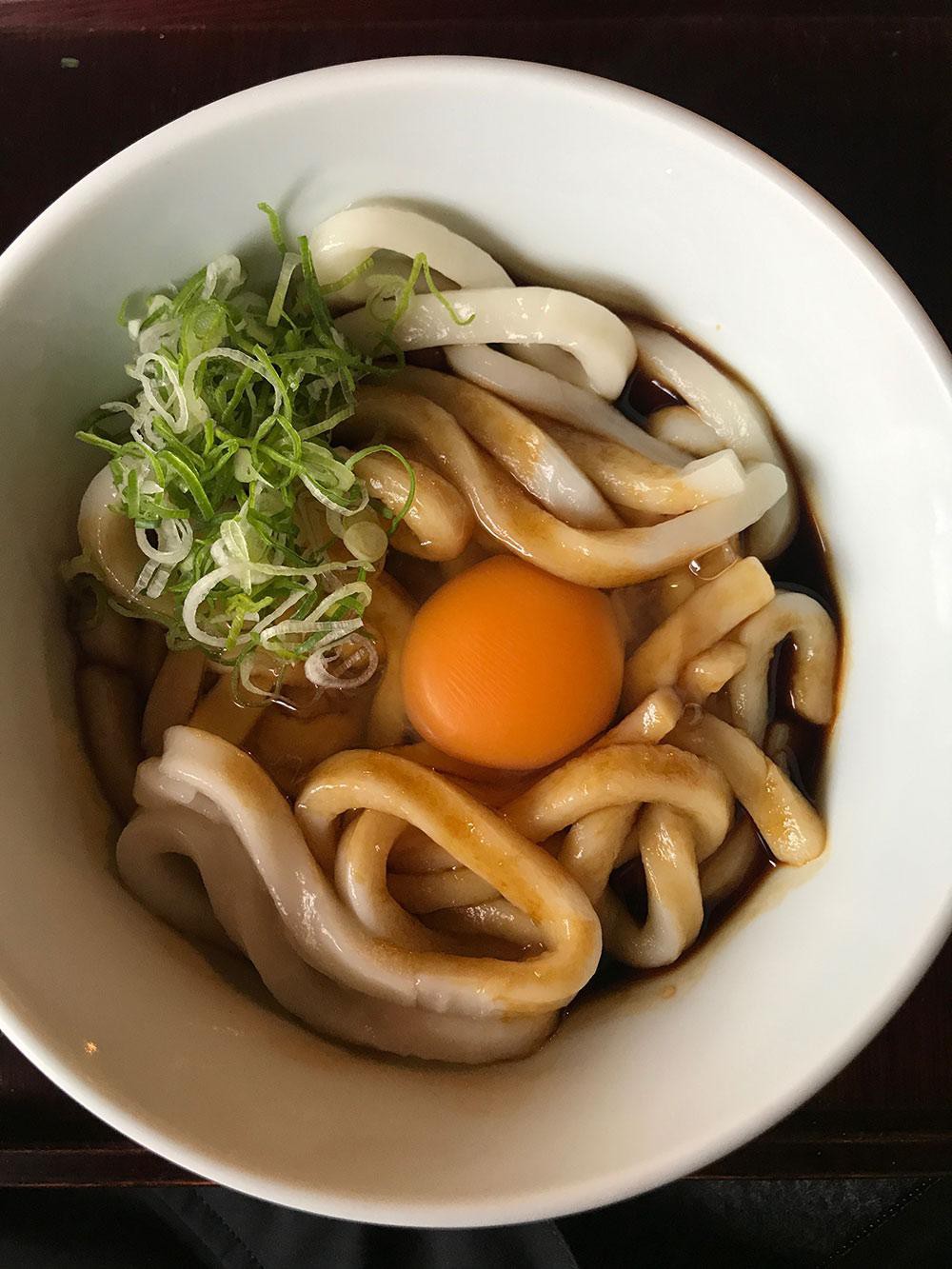 まずはおかげ横丁にある「ふくすけ」で伊勢うどん