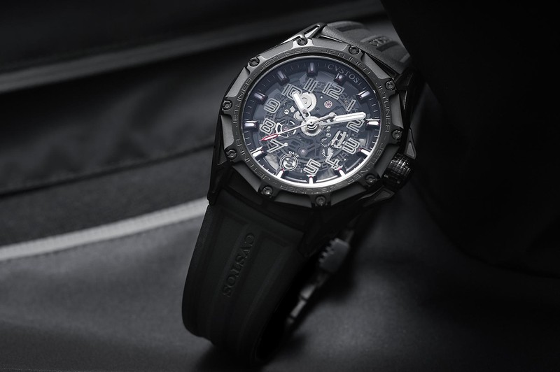 時計115万円/クストス(フランク ミュラー ウォッチランド東京)