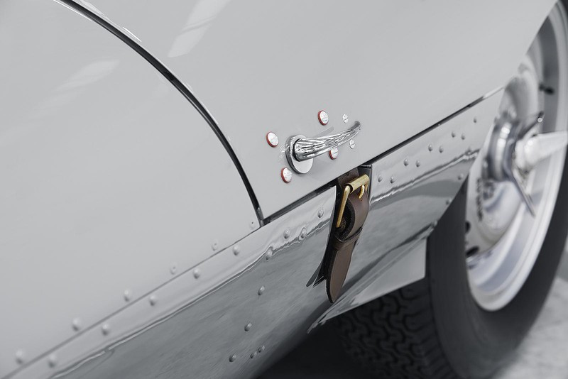 ジャガー Dタイプ/クラフツマンシップ溢れる作り込みがディテールに現れている