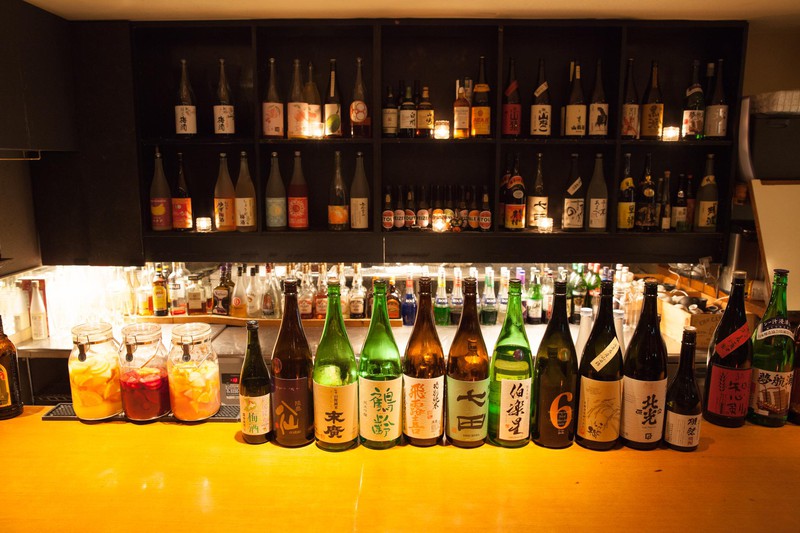 お茶漬けBAR・離れ個室 ZUZU カウンター/七田の吟醸粕取りや瀬祭などの焼酎や、国士無双の利尻昆布 梅酒など希少なものもそろいます。