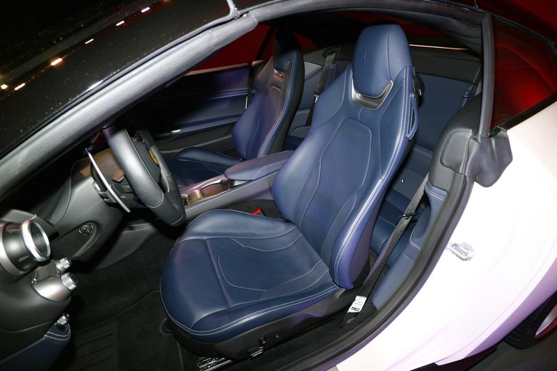 2+2の4座となるインテリア。リアパッセンジャーの足元スペースがカリフォルニアTから拡大されている