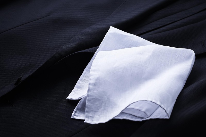 白チーフ4000円/ともにフェアファクス(フェアファクスコレクティブ)