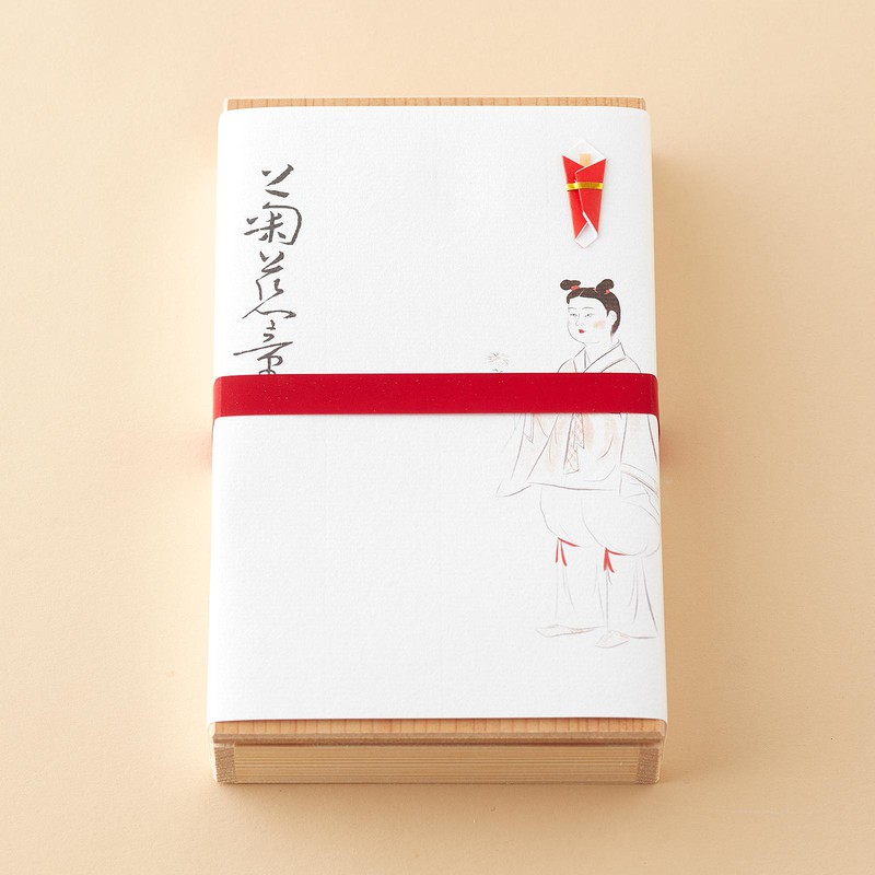 鍵善良房 / さすがは老舗と感じさせる格式の高い熨斗つきパッケージ。