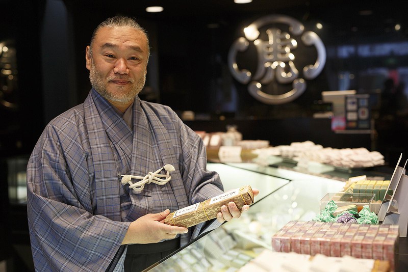 虎屋 銀座本店 / 友吉鶴心さん、虎屋 銀座店にて。