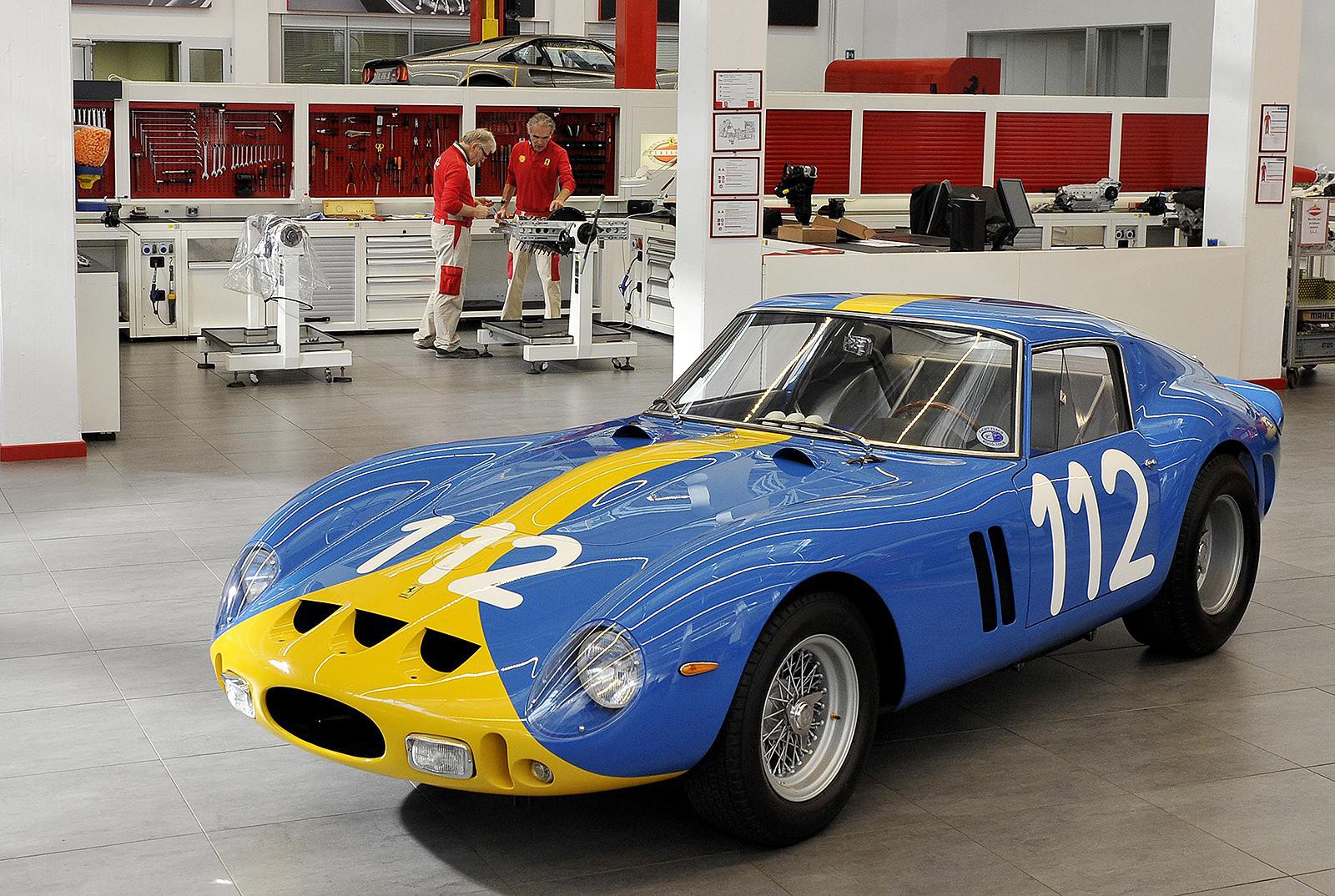 フェラーリ「250GT」。ノーズに空けられた3つのエアインテークに注目