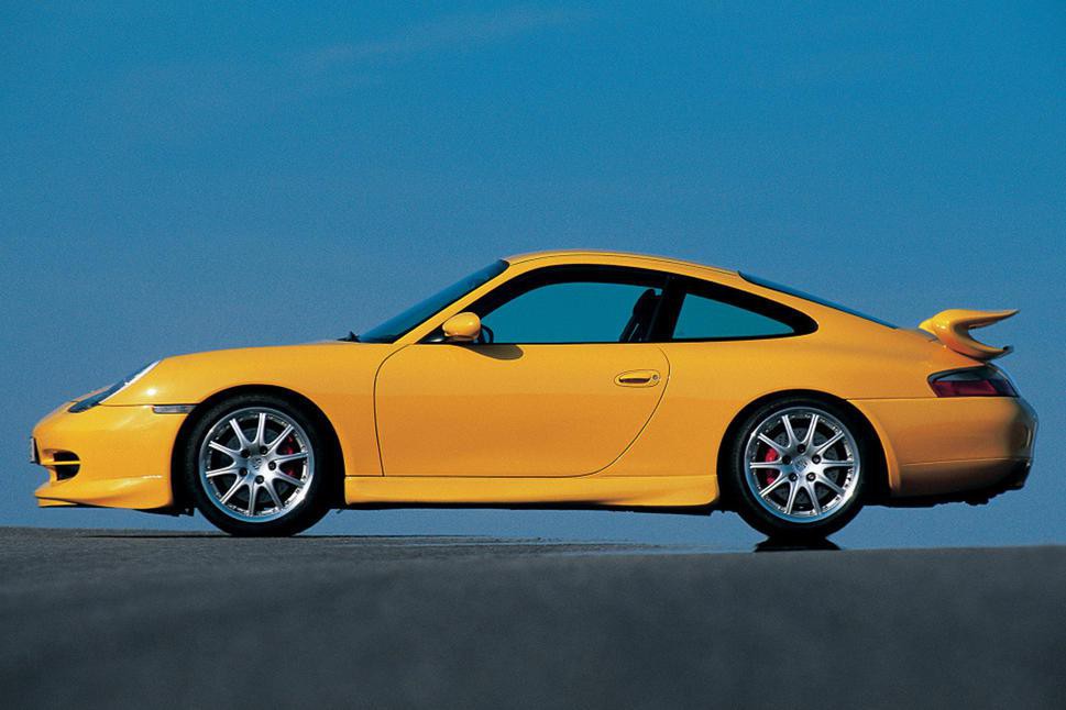 996型911GT3の前期型は当初、1400台の限定生産の予定だったが、レーシーな911への高いニーズがあったため最終的に1900台近くが生産された