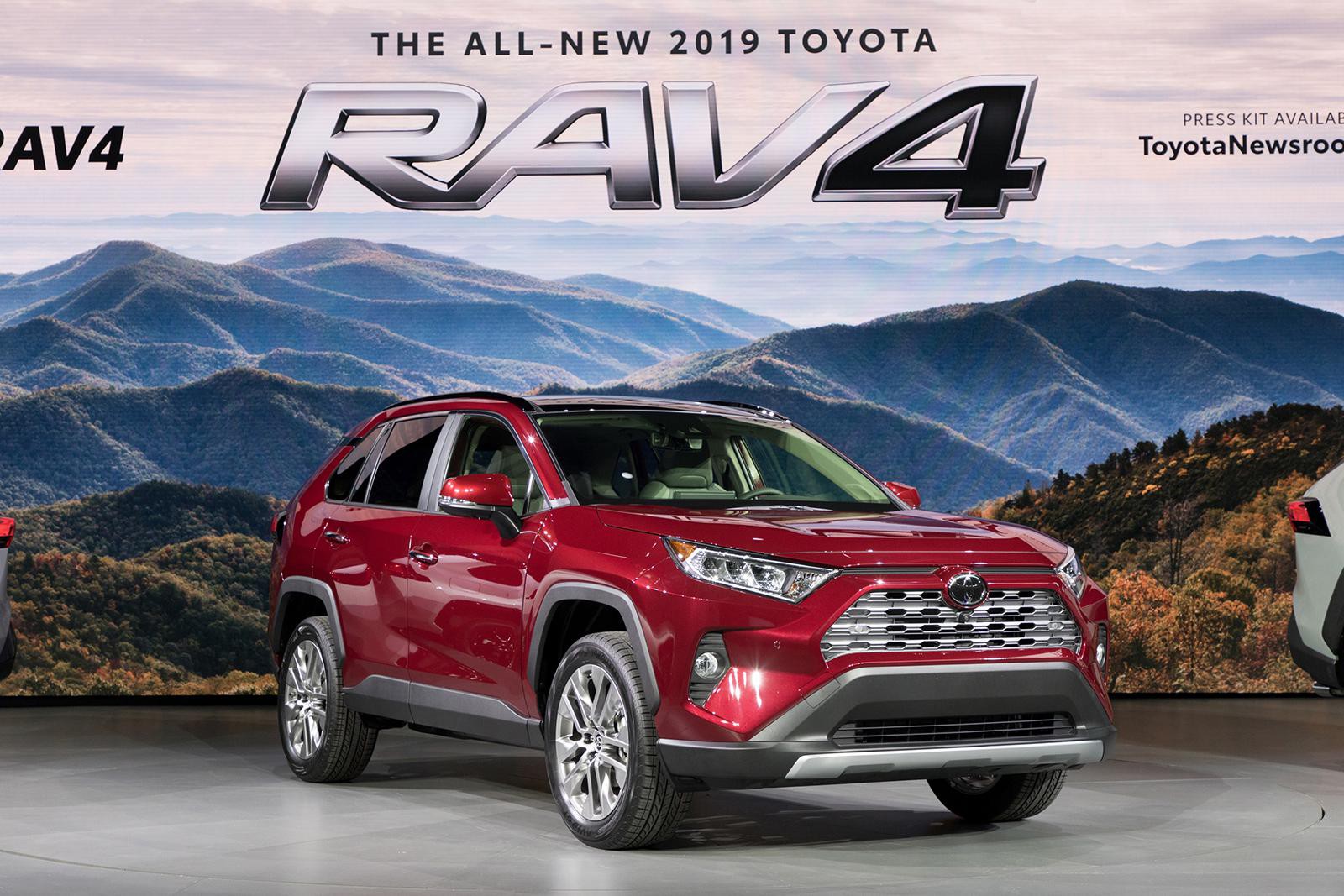 新型トヨタRAV4（日本には2019年導入予定）はホイールベースが現行モデルより30mm伸び、全長は5mm短くなっている