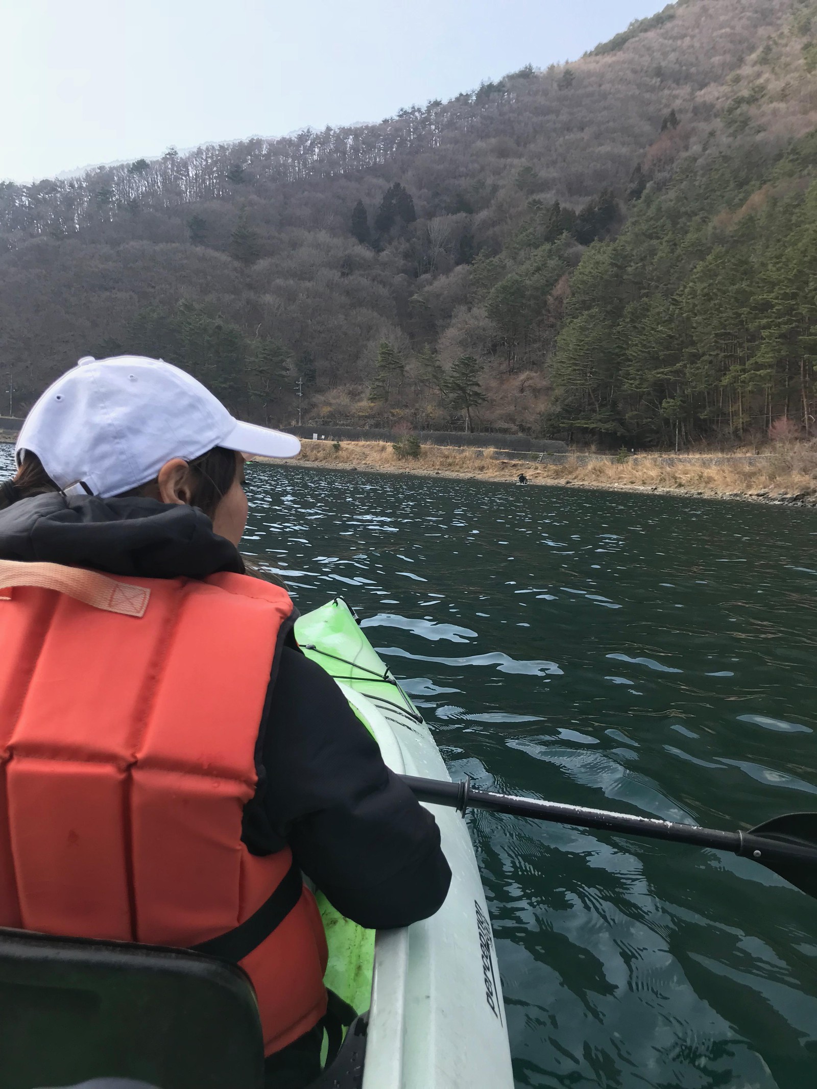 編集部遠藤とトライしたカヌー。河口湖をゆっくりと漕いだひと時は良い思い出になりましたよ。