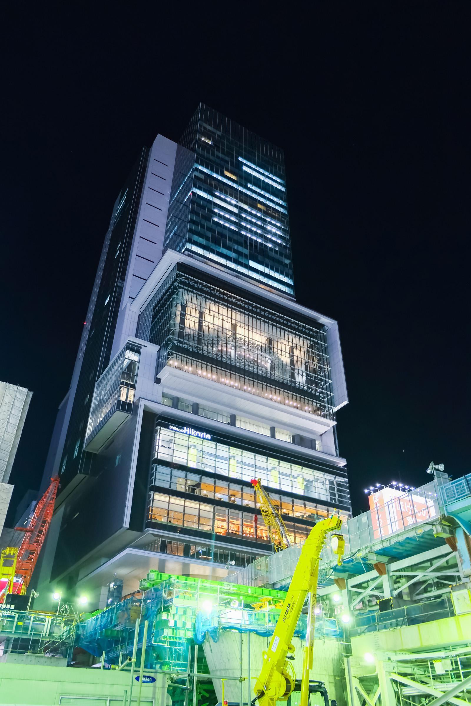 渋谷の新たなランドマークとして2012年に竣工 した「渋谷ヒカリエ」。KDDIやDeNAなどの名だたる企業が入居。