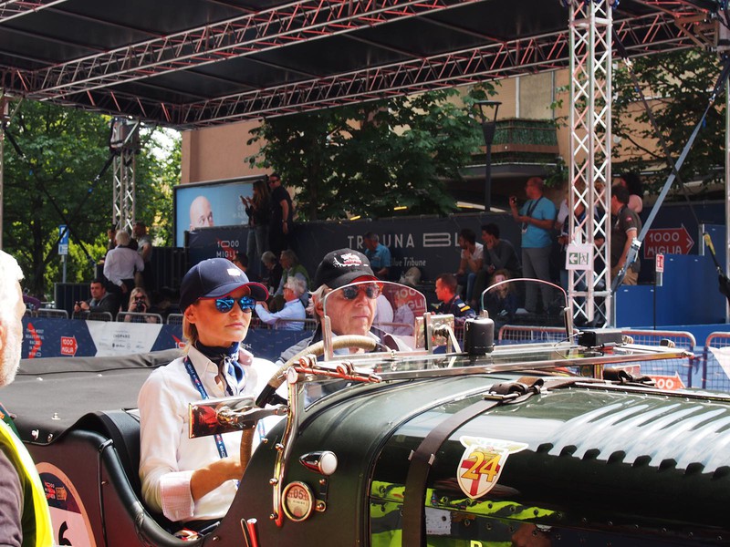 女性ドライバーもちらほら。マニュアルの運転が苦手な私は、夢のまた夢。まずはコドラになるのが夢です!