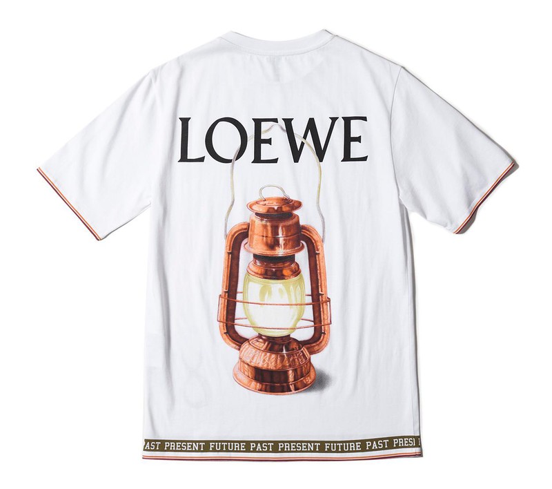 Tシャツ4万6000円/ロエベ(ロエベジャパン カスタマーサービス)