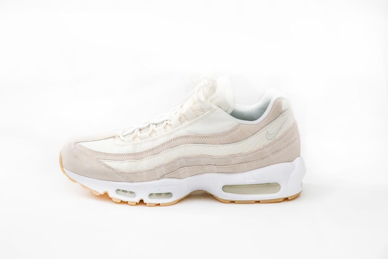 「エアマックス95 プレミアム」(https://www.nike.com/jp/ja_jp/) オフホワイト off-white air max 95